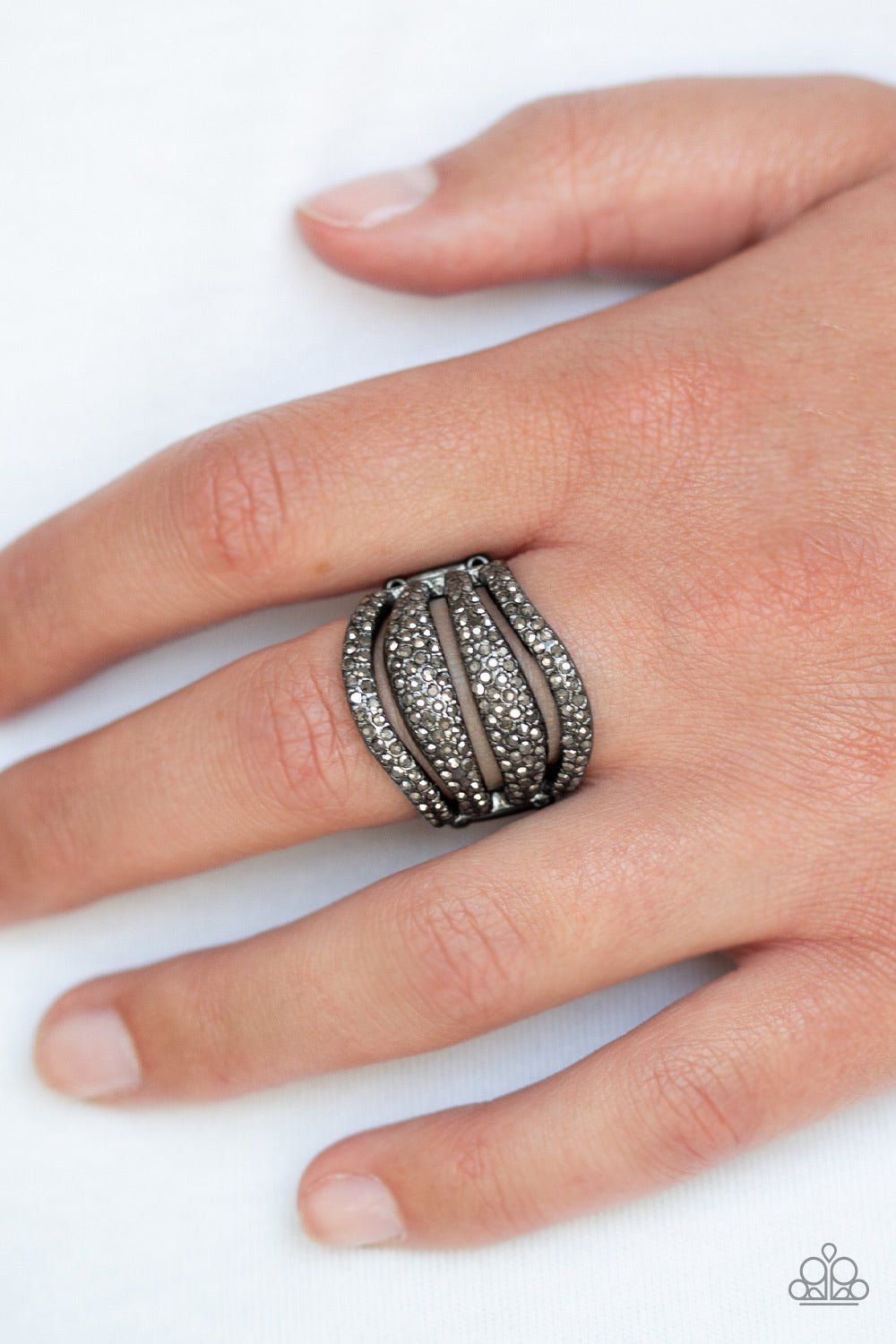 Paparazzi Ring - Roll Out The Diamonds-Black - SHOPBLINGINGPRETTY