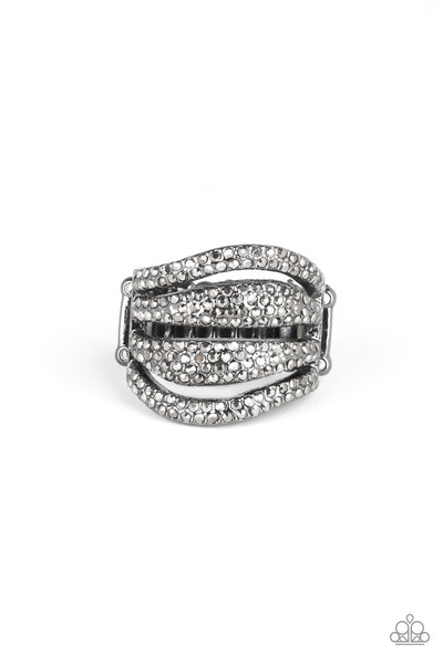 Paparazzi Ring - Roll Out The Diamonds-Black - SHOPBLINGINGPRETTY