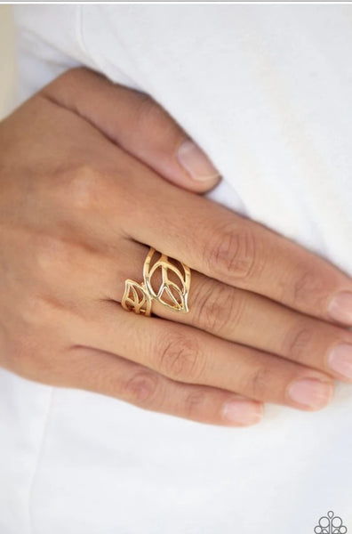 Paparazzi Rings  -  Leaf It All Behind - Gold