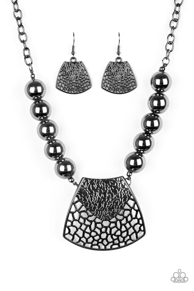 Paparazzi Necklace - Large And In Charge - Black