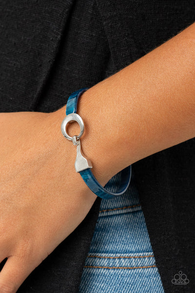 Paparazzi Bracelets - HAUTE Button Topic - Blue